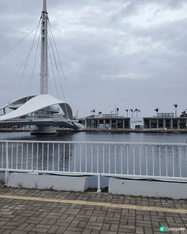 這裡叫高雄，這個地方真的有保留以前打仗的痕跡，有舊火車，有很...