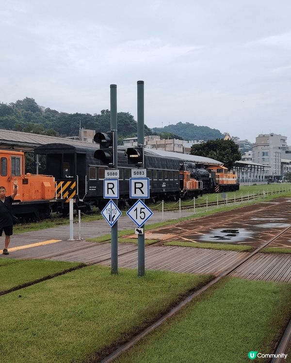 這裡叫高雄，這個地方真的有保留以前打仗的痕跡，有舊火車，有很...