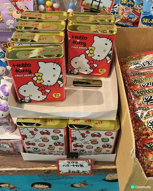 這是東京台場的商場，雜貨鋪裏便有很多懷舊的糖果同埋公仔