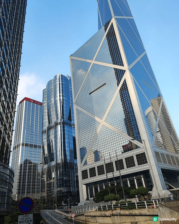 港島區新舊建築物 有百年以上歷史 碩果僅存的煤氣燈路 充滿風...