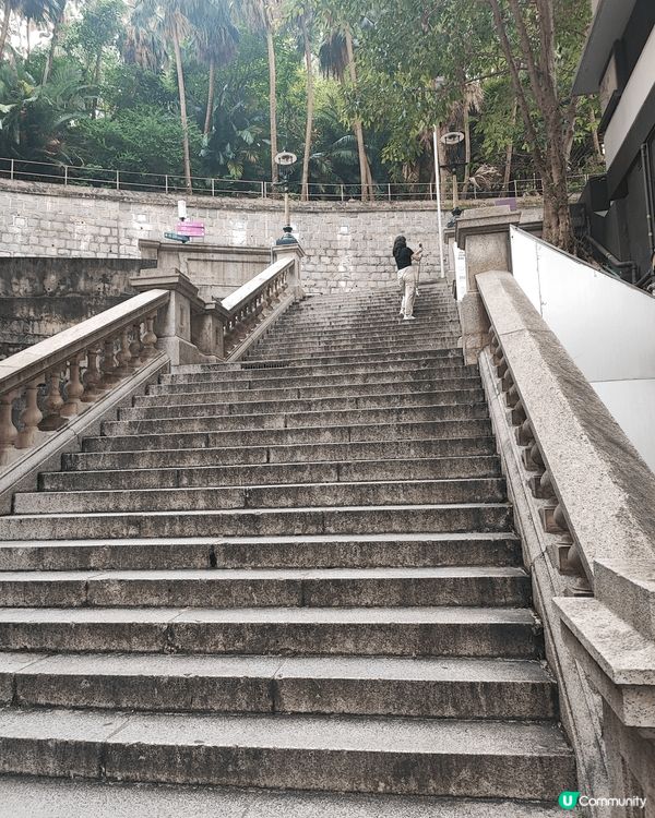 港島區新舊建築物 有百年以上歷史 碩果僅存的煤氣燈路 充滿風...