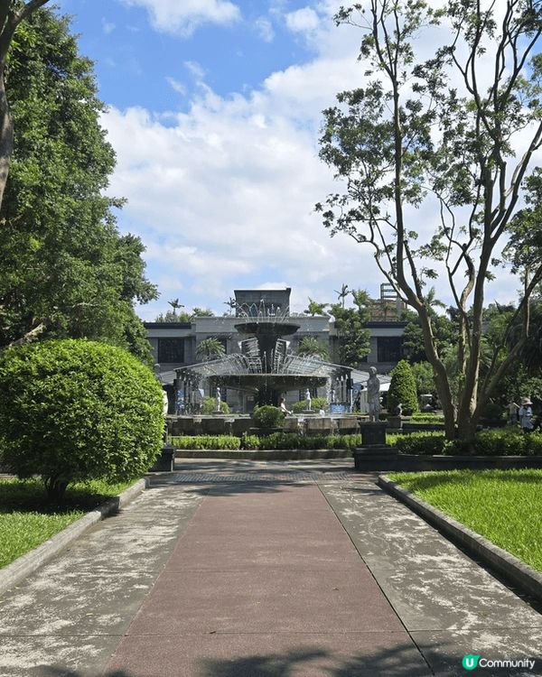 迪化街十連棟，充滿懷舊氣色，同時是買手信的好地方，入手不少好...