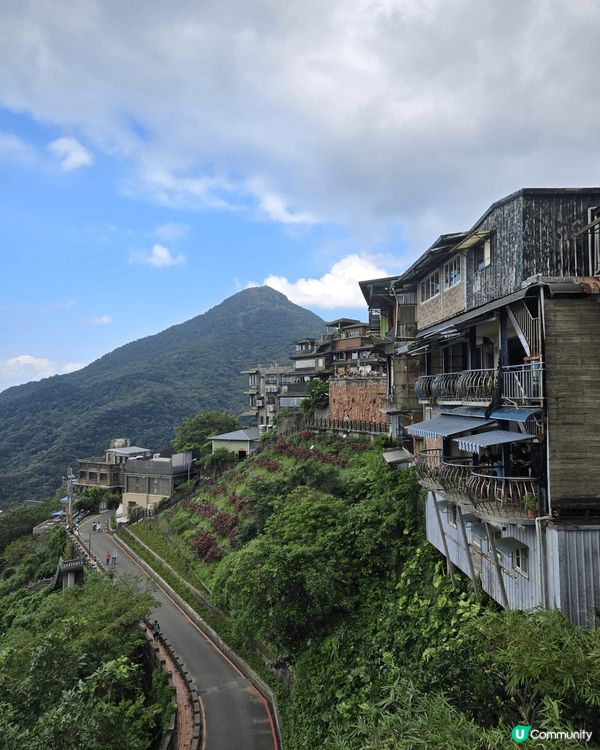 迪化街十連棟，充滿懷舊氣色，同時是買手信的好地方，入手不少好...