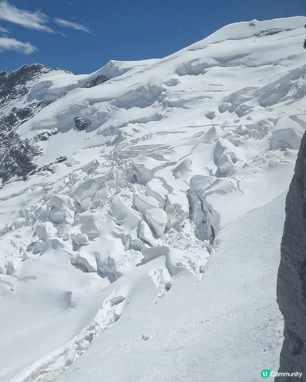 第一次與家人去瑞士自由行，踏上瑞士最著名的山峰「少女峰」它擁...