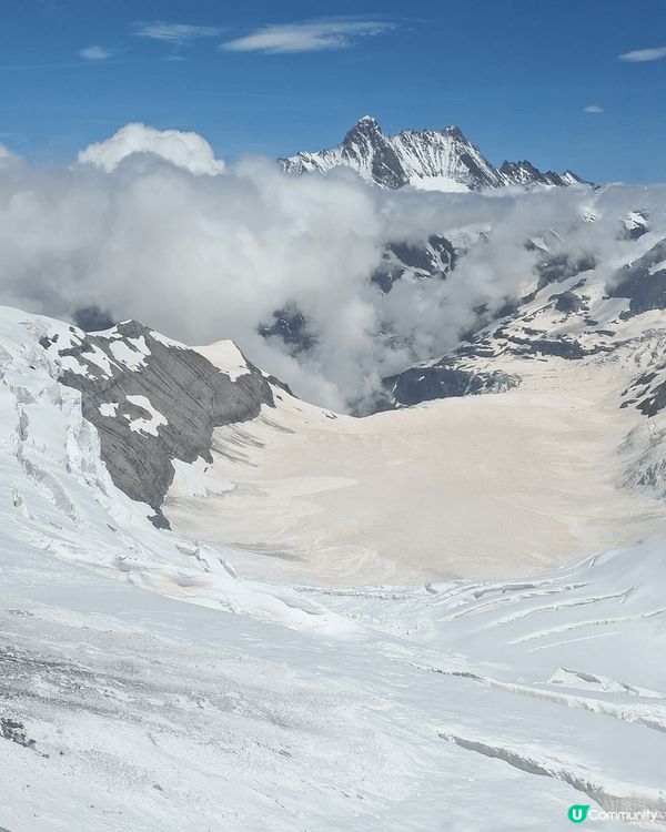 第一次與家人去瑞士自由行，踏上瑞士最著名的山峰「少女峰」它擁...