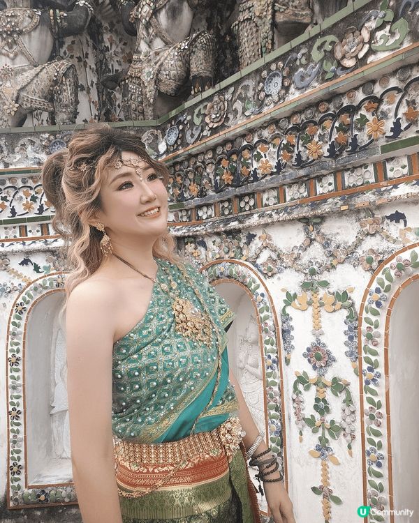 黎明寺增添許多裝飾，以上百個彩色陶磁片、玻璃和貝殼等瓦片，一...