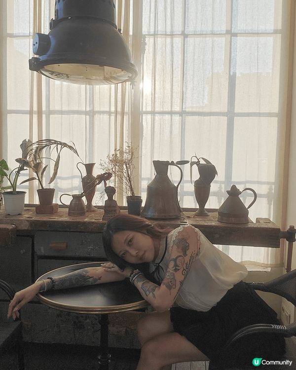 韓國特別的CAFE ,以黑色蝴蝶結做主題，室內室外裝飾都好精...