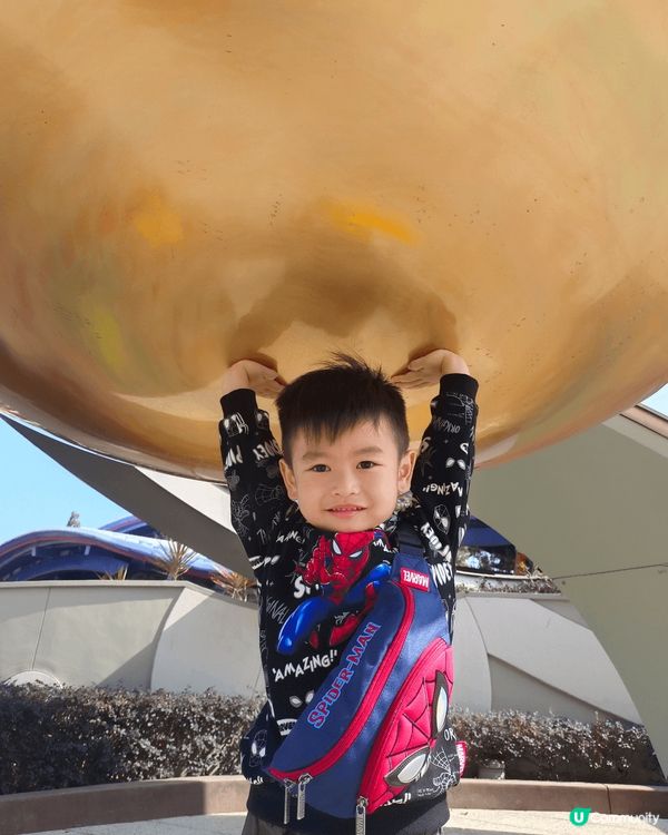 每次帶小朋友來迪士尼一定會到這幾個景點拍成長照片,非常值得留...