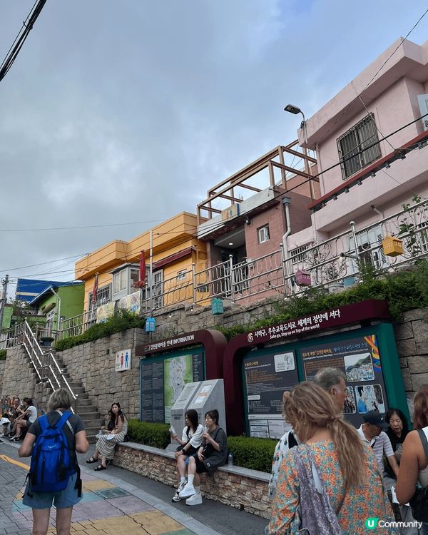 去甘川洞文化村一定要先到最受歡迎的「小王子和沙漠狐狸」，因為...