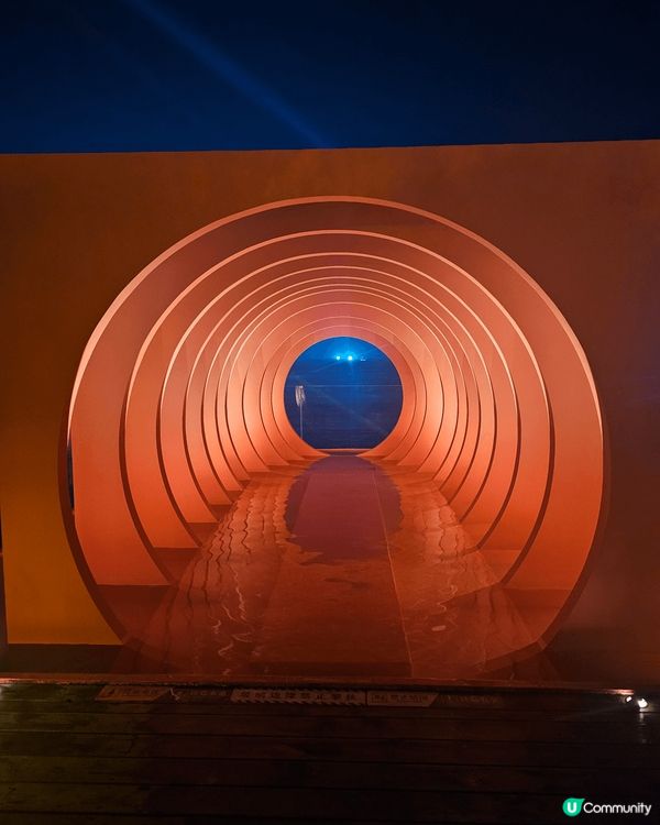 這是深圳的南澳，不同的地點有不同的感覺。有些地方像香港的長洲...