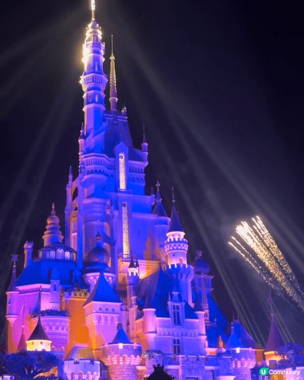 去年聖誕，在夜幕低垂的阿德爾王國以及披上聖誕光影的城堡度過奇...