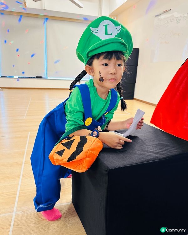 對於年幼小朋友????萬聖節??可以用心愛卡通人物裝扮令節日...