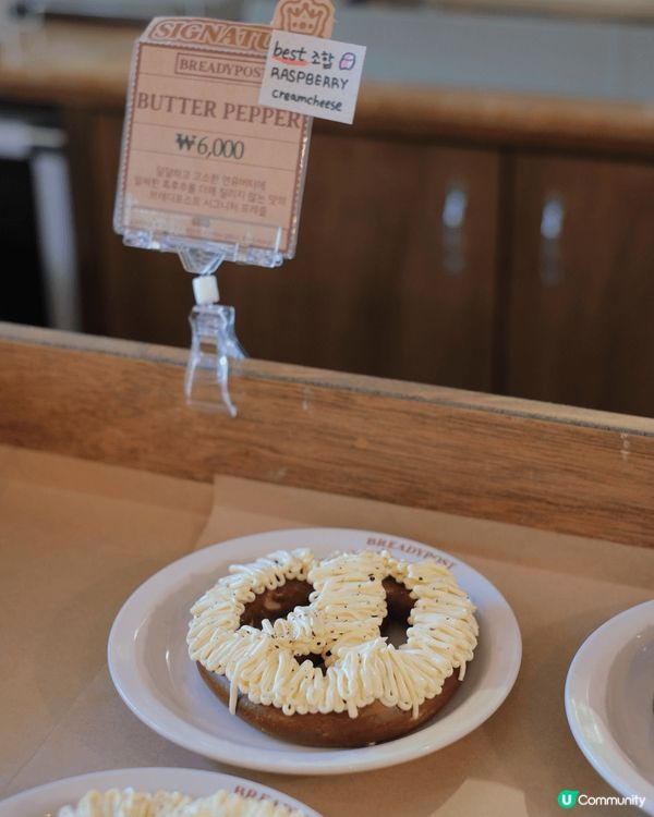 弘南洞的 Breadypost 是首爾最近新興的打卡麵包店,...