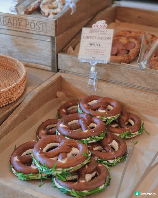 弘南洞的 Breadypost 是首爾最近新興的打卡麵包店,...