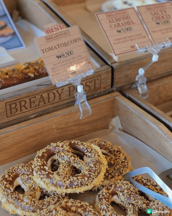 弘南洞的 Breadypost 是首爾最近新興的打卡麵包店,...