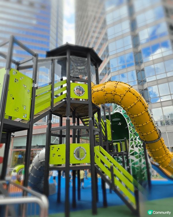 葵芳新都會廣場上面個遊戲場正到爆，又唔曬，又有風，樓下就係商...