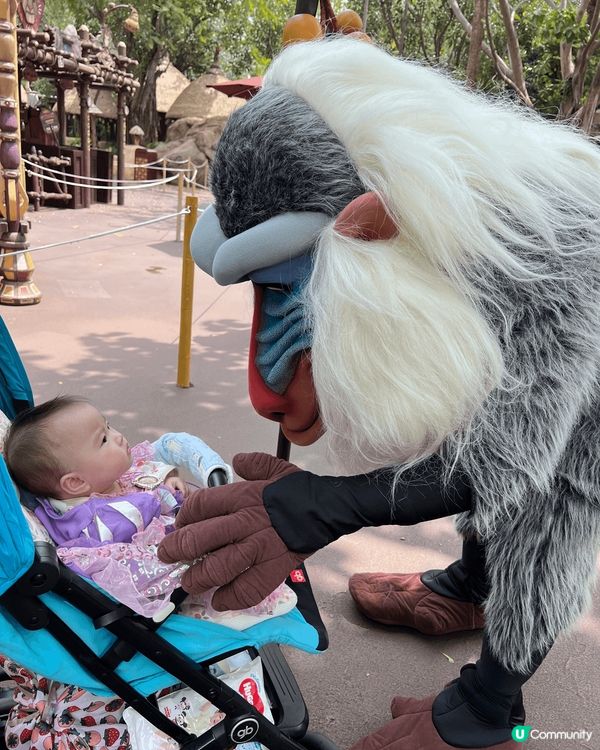 最鍾意迪士尼，因為哩到係同屋企人來又得，同好朋友來都係咁充滿...