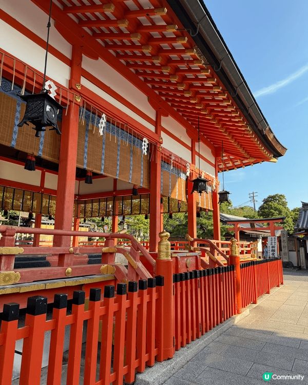 很喜歡京都伏見稻荷大社，「朱紅色的千本鳥居」綿延不絕，極具日...