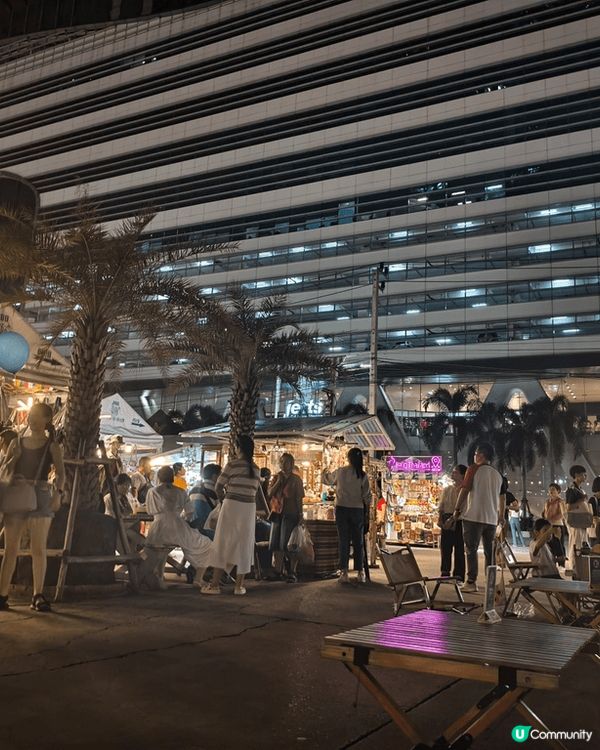 四面神有求必應。鄭王廟著泰服打卡。夜市有泰國?食，有?賣。