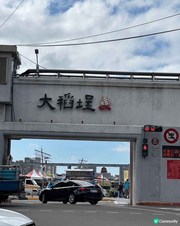 大稻埕除了拍照外，還可以品嚐當地美食例如探豆花和滷肉飯。還可...