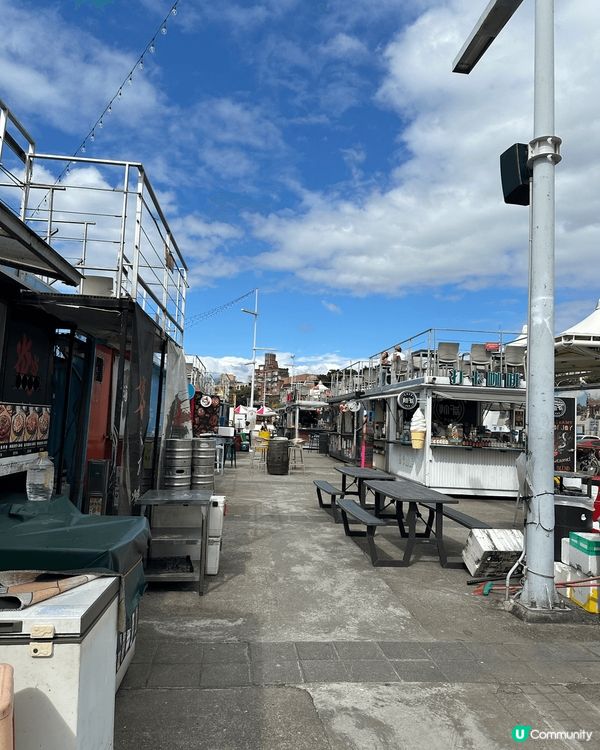 大稻埕除了拍照外，還可以品嚐當地美食例如探豆花和滷肉飯。還可...