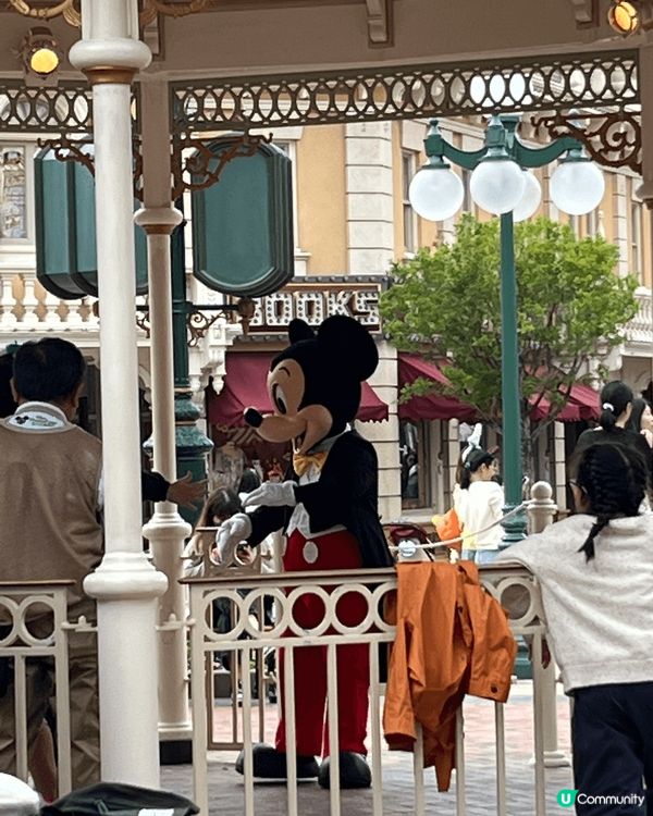 這些相片是在香港迪士尼樂園拍的，我喜歡這個景點是因為當中的卡...