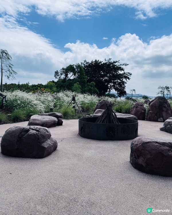 是香港迪士尼樂園和酒店內的景點。迪士尼城堡本身已經充滿了浪漫...