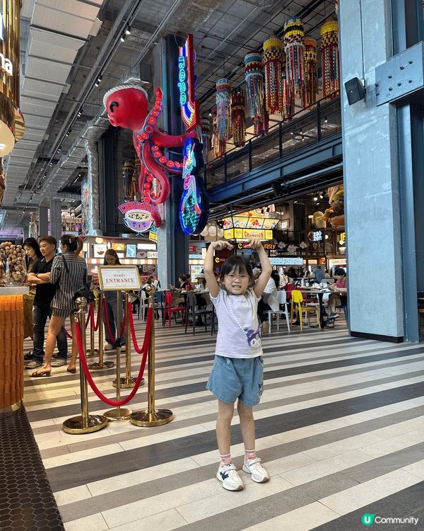 Emsphere係曼谷一個新商場，靚裝修又有好多餐廳同小食，...