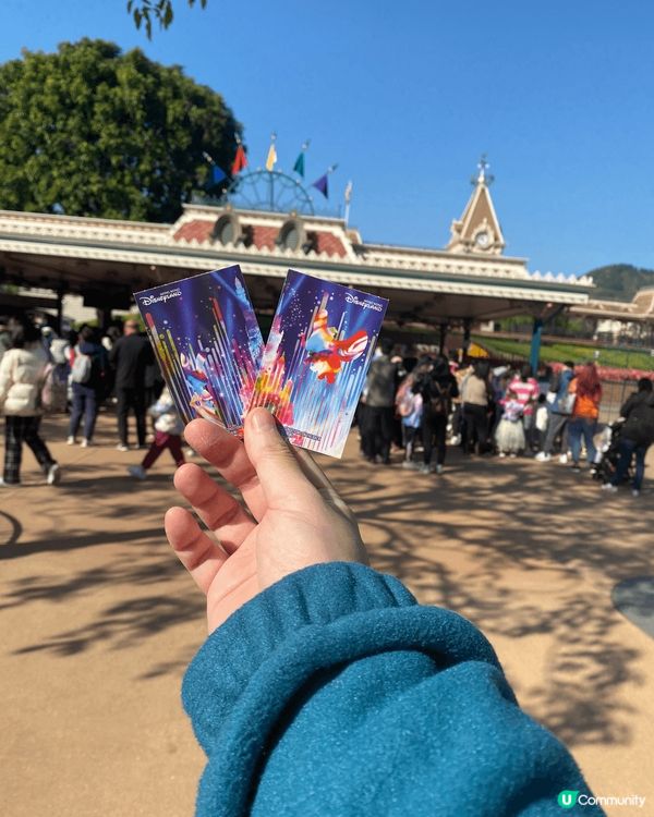 一踏出由欣澳去迪士尼地鐵列車，望到園內景緻，樂園獨特音樂，整...