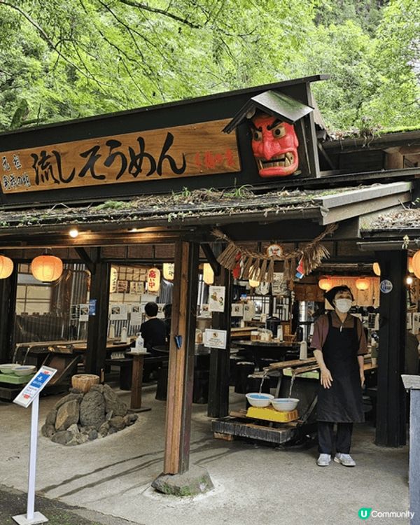 高千穗峽有著很夢幻的自然景觀，可乘搭小船從近隔離欣賞瀑布傾瀉...