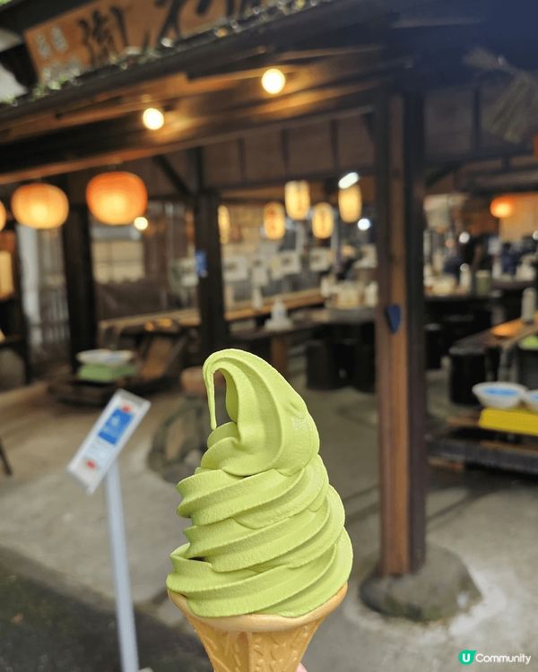 高千穗峽有著很夢幻的自然景觀，可乘搭小船從近隔離欣賞瀑布傾瀉...