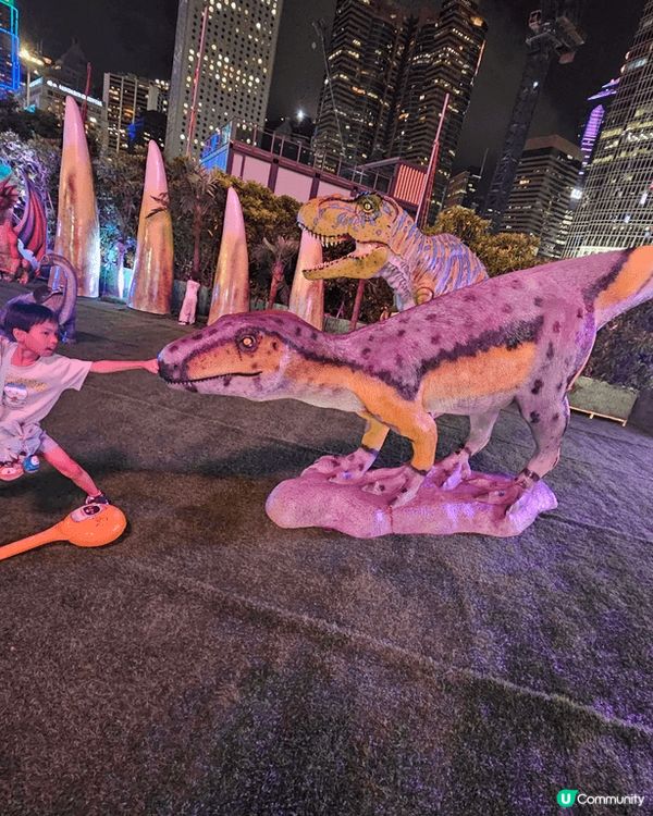 中環AIA摩天輪可以睇到香港既夜景，坐完摩天輪小朋友仲可以同...