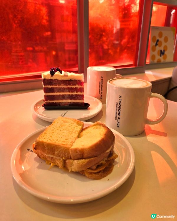 韓國咖啡廳打卡☕️  簡約舒適，一個人嘆咖啡都一流！