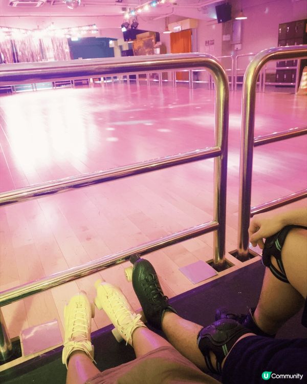 牛頭角打卡熱點室內滾軸溜冰場，懷舊風格Y2K