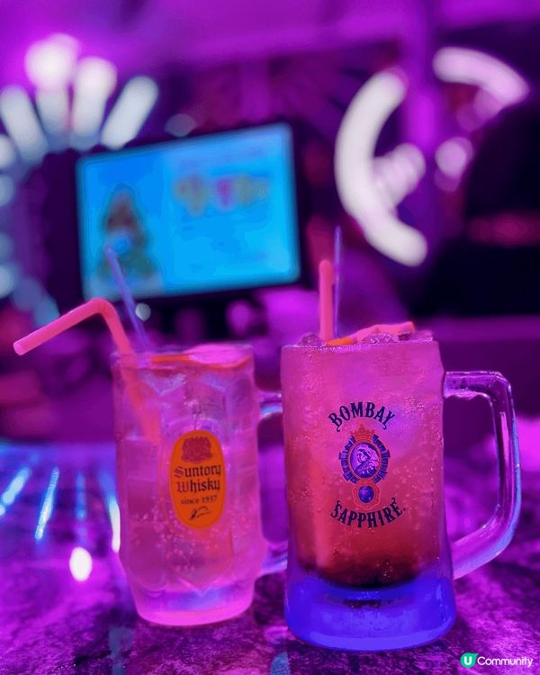 位於韓國首爾弘大?一間粉紅色主題酒吧餐廳，好值得大家?打卡。...