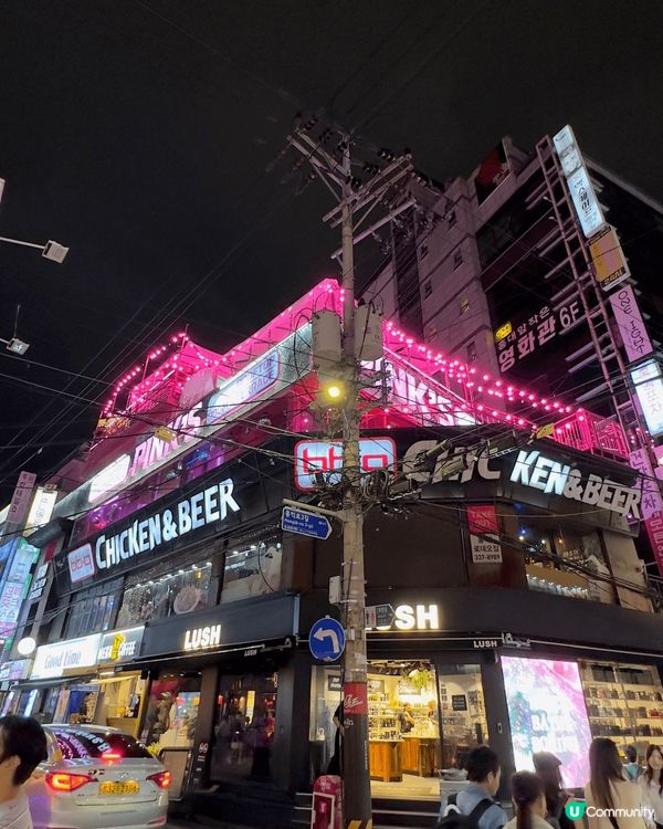 位於韓國首爾弘大?一間粉紅色主題酒吧餐廳，好值得大家?打卡。...