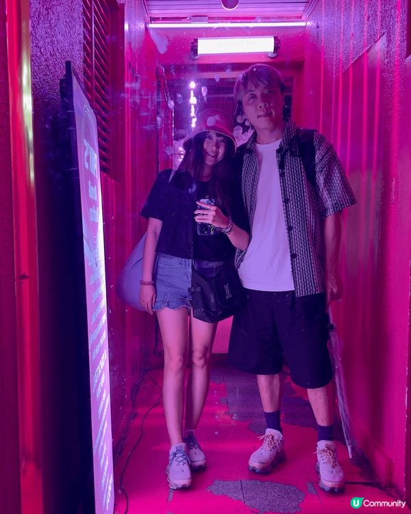 位於韓國首爾弘大?一間粉紅色主題酒吧餐廳，好值得大家?打卡。...