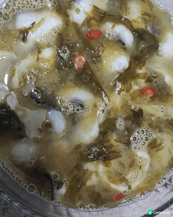 酸菜魚勁流行。花顏色新奇。酒店新開