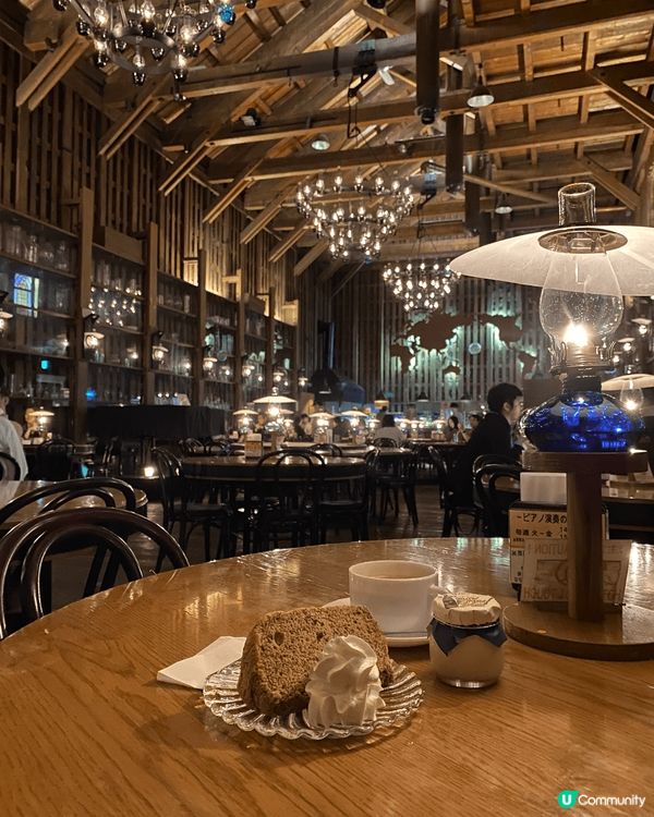 位於北海道小樽?油燈喫茶店咖啡館《北一硝子三號館》內??用煤...