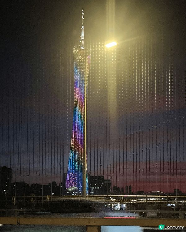 廣州塔，又名小蠻腰，是廣州著名的景點之一。