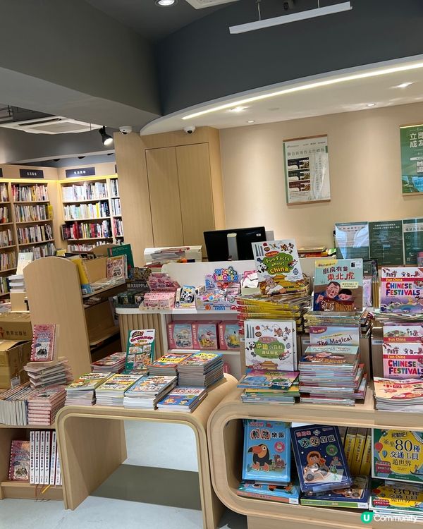 書局入面都有咁舒適嘅空間！又多個地方休息