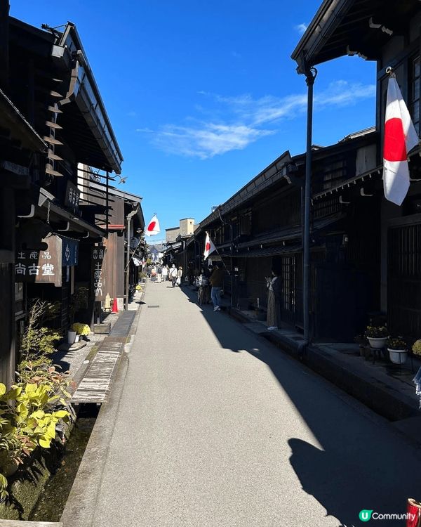 日本上三之町，又稱「飛驒高山小京都」，有各式特色的商店，如酒...