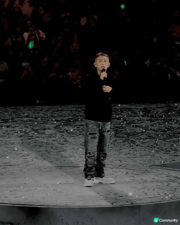 MC演唱會真系氣氛好好，人令仔又有才華，個位置好近睇得好清楚...