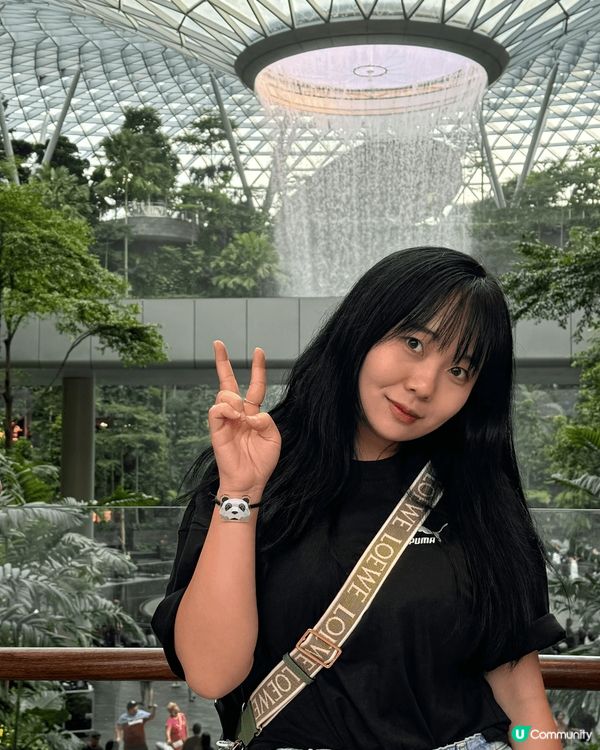 周殷廷是我第一位追的歌手，於今年9月時，跟隨他的腳步第一次踏...