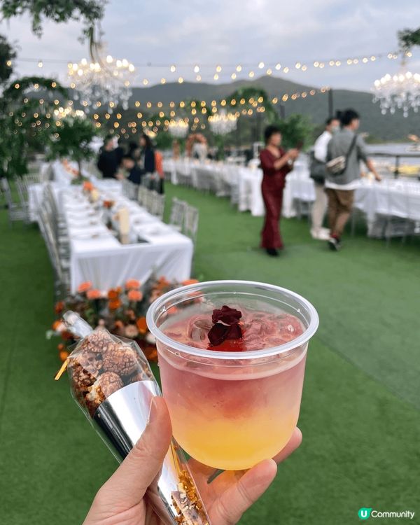 1-2: 位於西貢海旁嘅酒bar，望住藍天同大海 飲住coc...