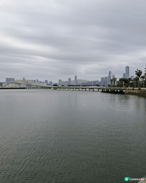 遊澳門到官也街, 那兒的政府建築物充滿異地風情, 並到了萄京...