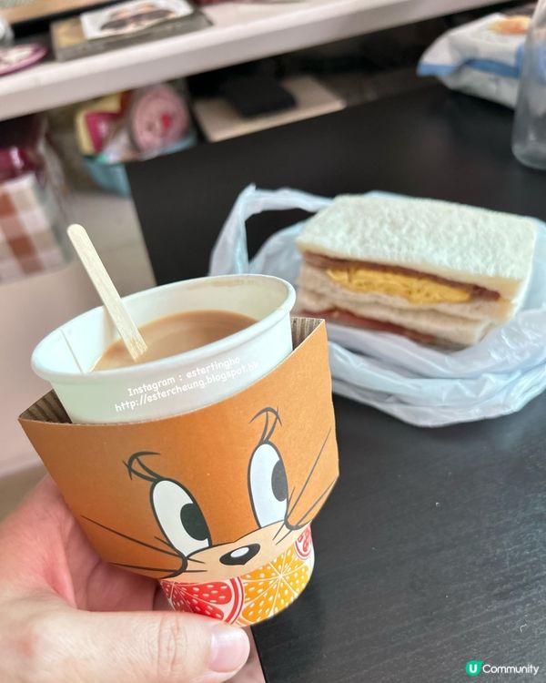 用個咁可愛嘅杯套嘆杯熱奶茶 💕 心情都好啲