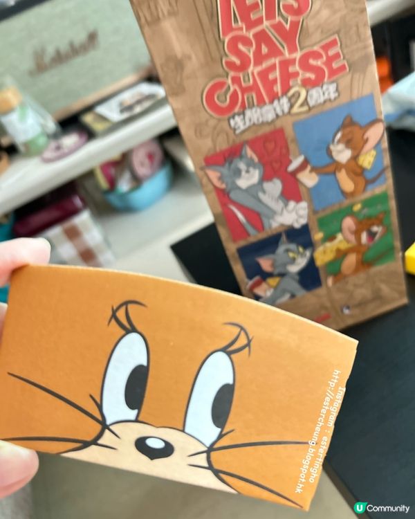 用個咁可愛嘅杯套嘆杯熱奶茶 💕 心情都好啲