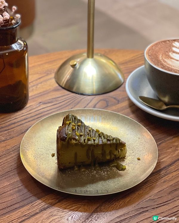 佐敦廟街木系cafe✨必食巴斯克開心果芝士蛋糕💚