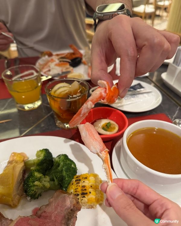 食咗好多好多好多蟹腳嘅自助餐